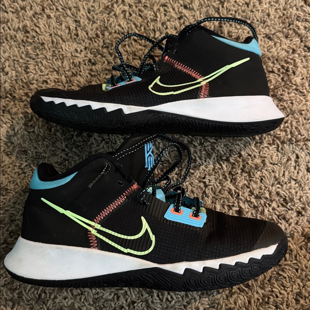 Nike Kyrie Flytrap 4 Irving Black Lime Glow Blue size 6Y. CT5537-003
